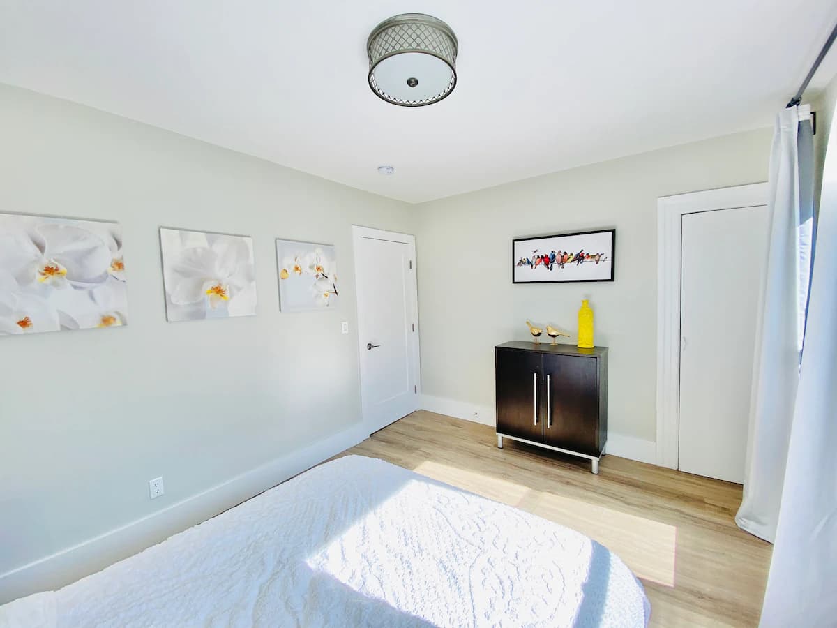 Home in Daly City · ★4.88 · 5 bedrooms · 8 beds · 2 baths - Image 42