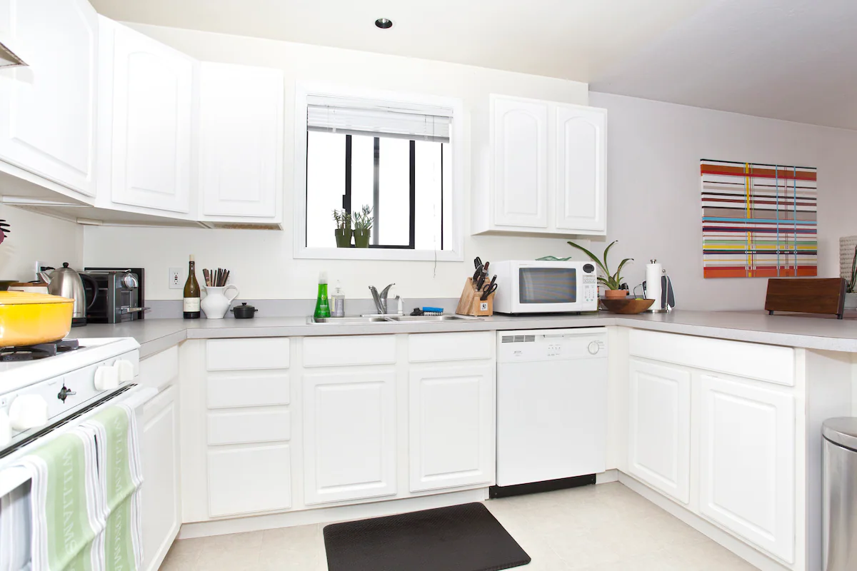 Spacious 1brm w/ breathtaking view - Photo 6