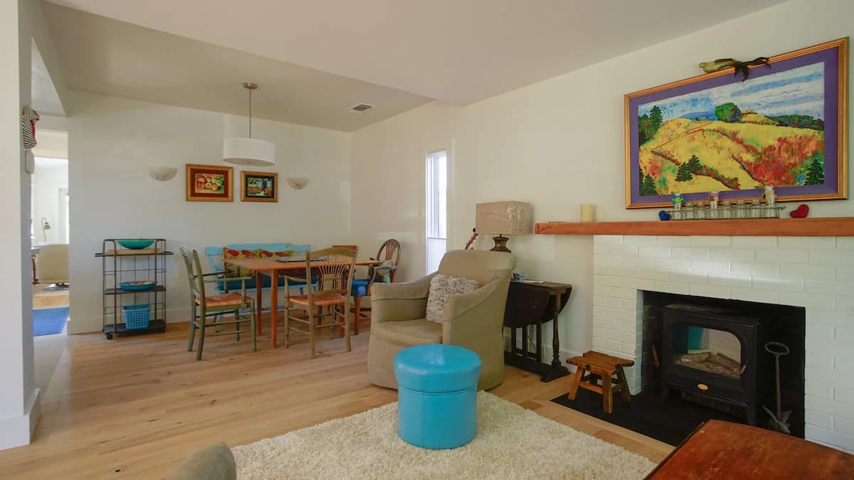 Home in Redwood City · ★4.94 · 2 bedrooms · 2 beds · 2 baths - Image 3