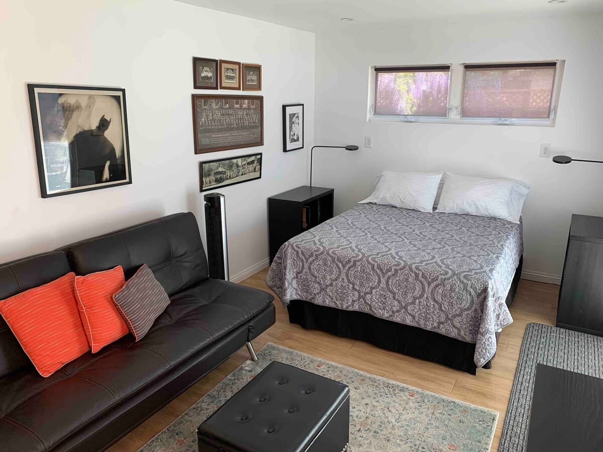 Guesthouse in Menlo Park · ★4.92 · Studio · 2 beds · 1 bath - Image 9