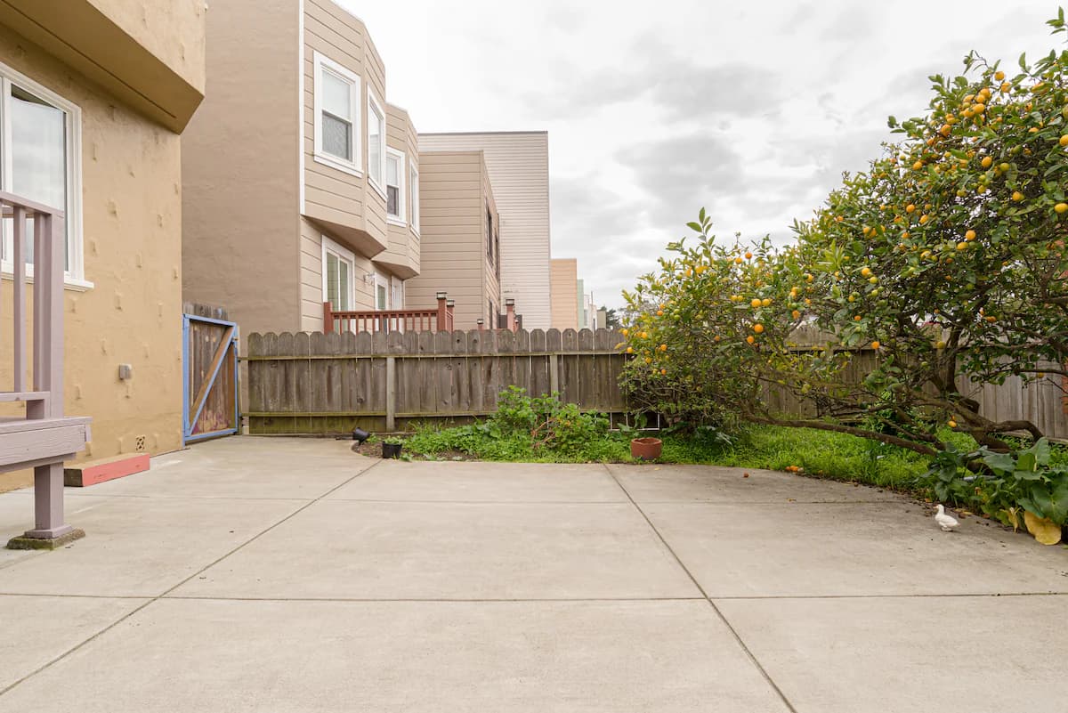 Relaxed 3B/2Ba Home with Private Parking - Photo 33