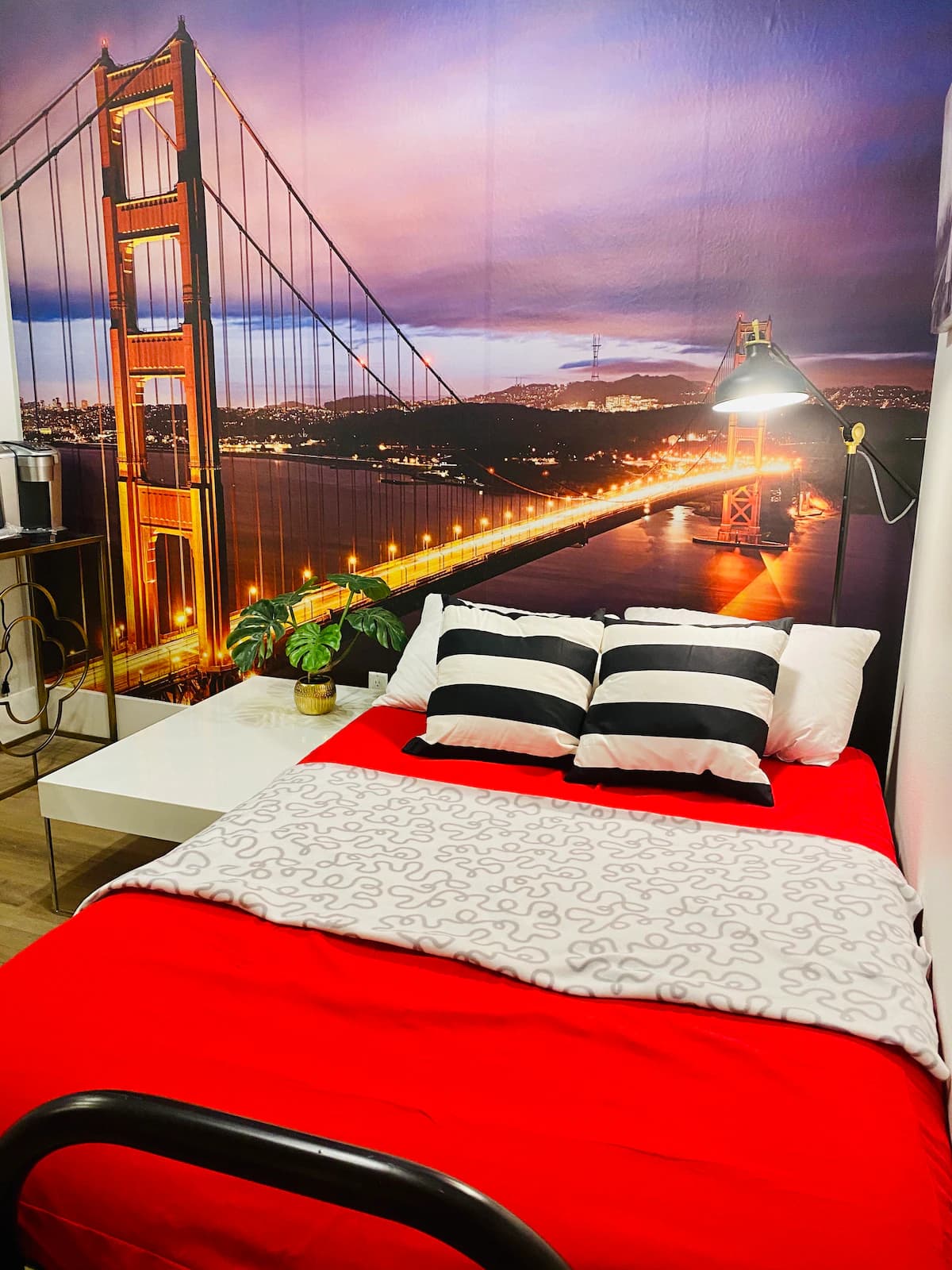 Home in Daly City · ★4.88 · 5 bedrooms · 8 beds · 2 baths - Image 7