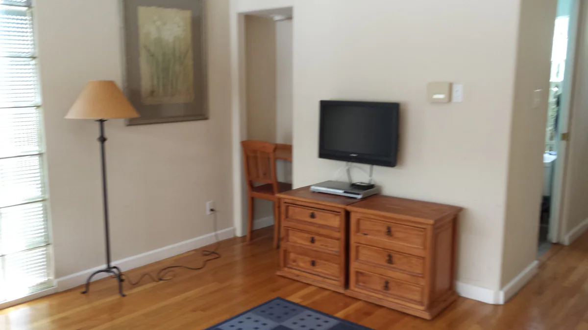 Townhouse in Palo Alto · ★3.82 · 1 bedroom · 1 bed · 1 bath - Image 17