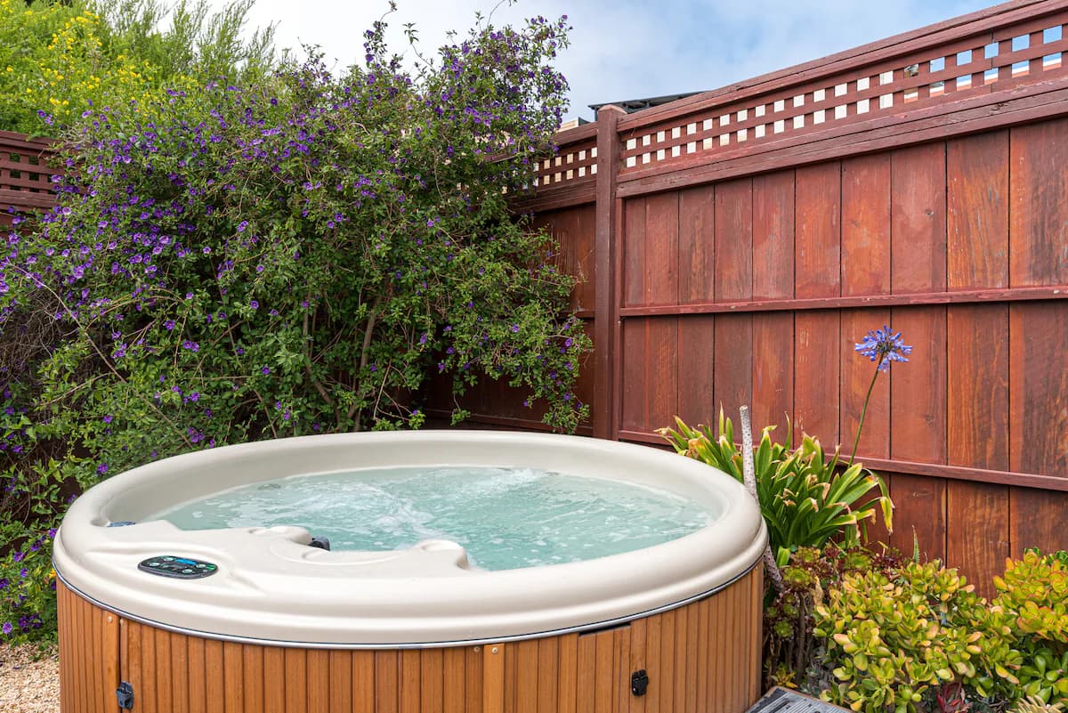 Bay & Mountain Views, Hot Tub, Shared Upper Floor - Photo 56