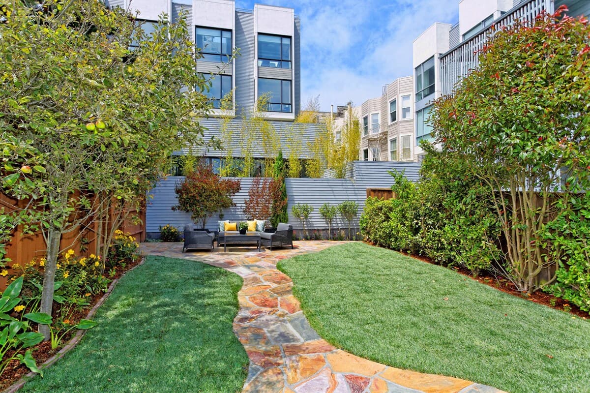 Elegant Victorian in Pacific Heights w/ Garden - Photo 3