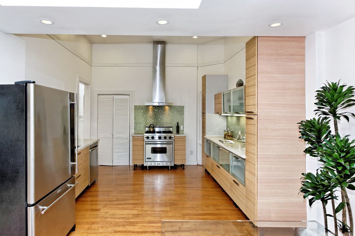 Elegant Victorian in Pacific Heights w/ Garden - Photo 4