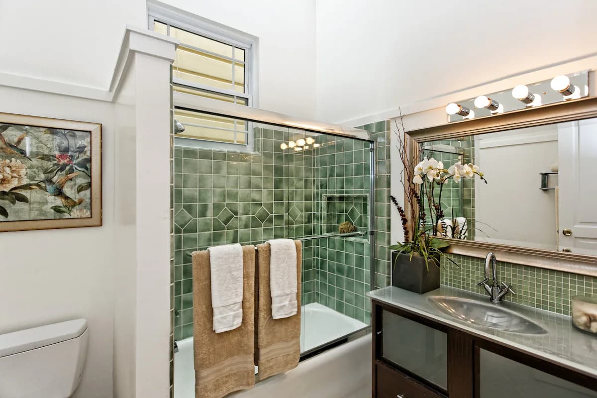 Elegant Victorian in Pacific Heights w/ Garden - Photo 11