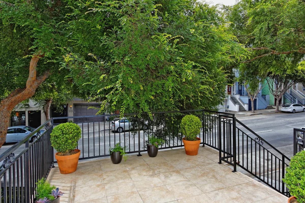 Elegant Victorian in Pacific Heights w/ Garden - Photo 7
