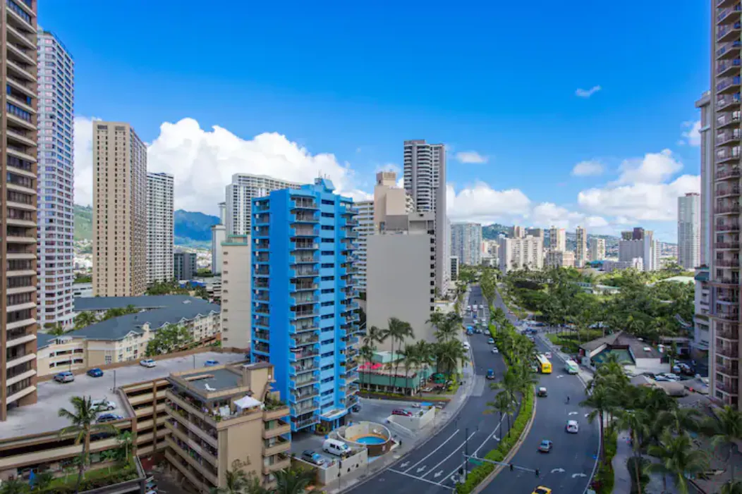 Condo in Honolulu · ★4.64 · 1 bedroom · 2 beds · 1 private bath - Image 11