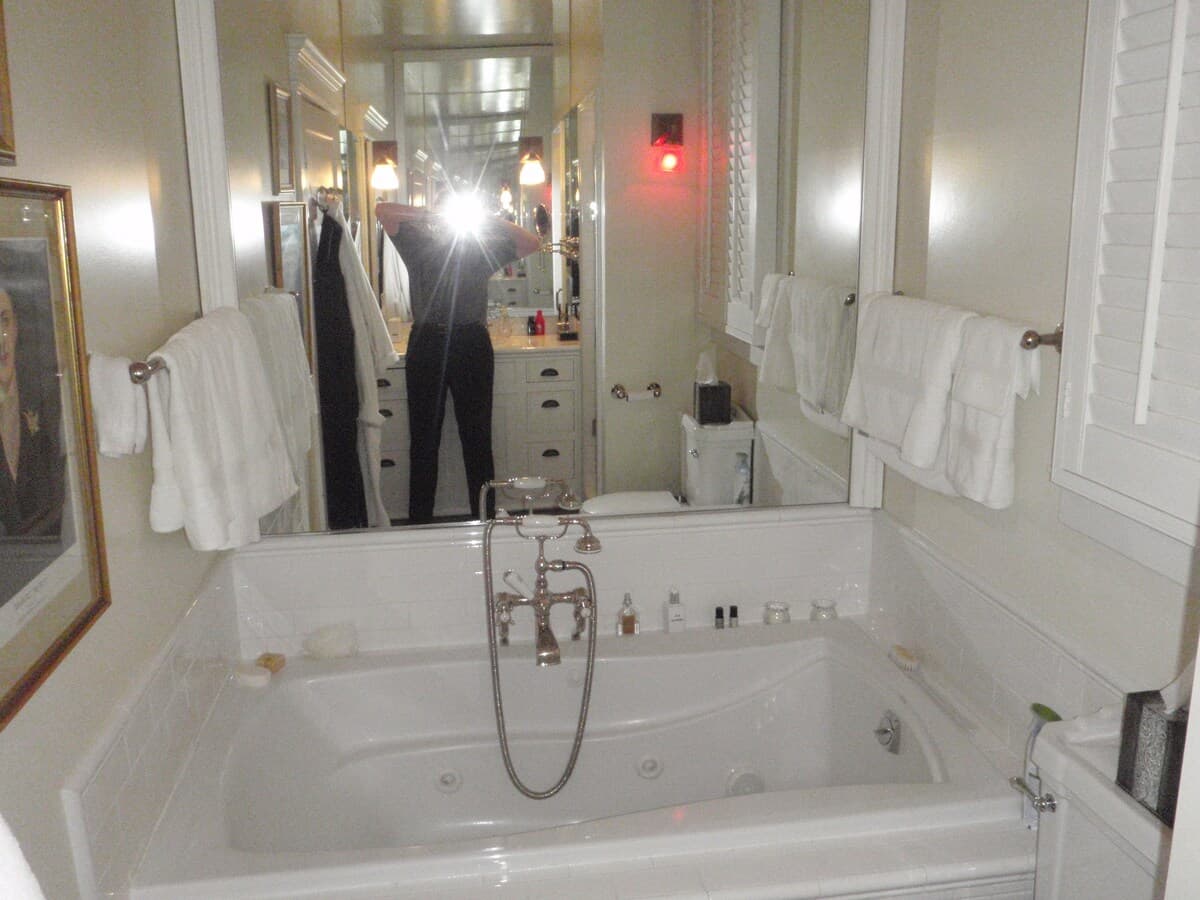 Elegant Victorian Flat in Haight - Photo 24