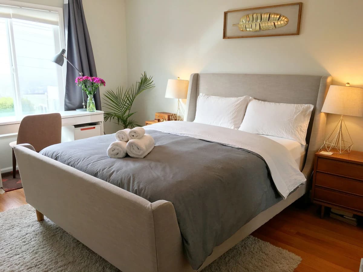 Private Room, Hilltop, Walkable to Downtown SF - Photo 9