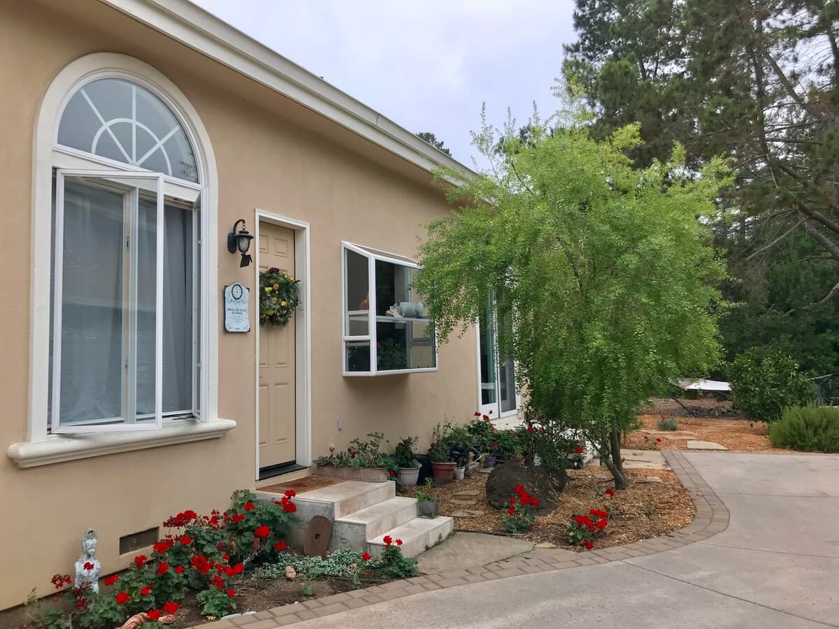 Guesthouse in Los Altos Hills · ★4.85 · 2 bedrooms · 2 beds · 1 bath - Image 32