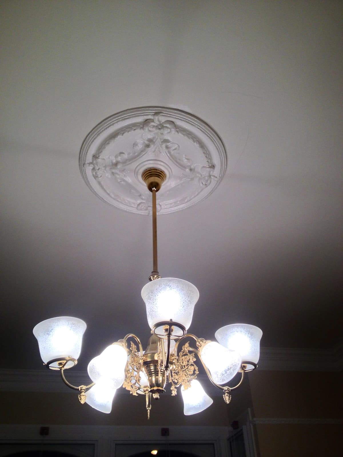 Elegant Victorian in Pacific Heights w/ Garden - Photo 13