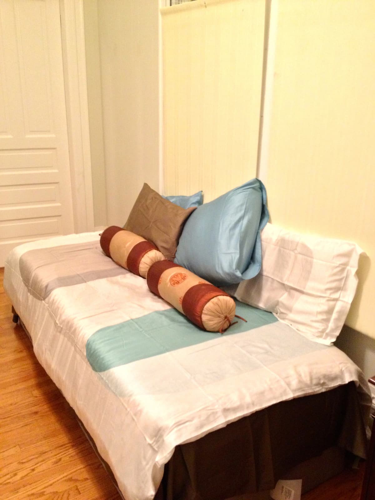 Elegant Victorian in Pacific Heights w/ Garden - Photo 16