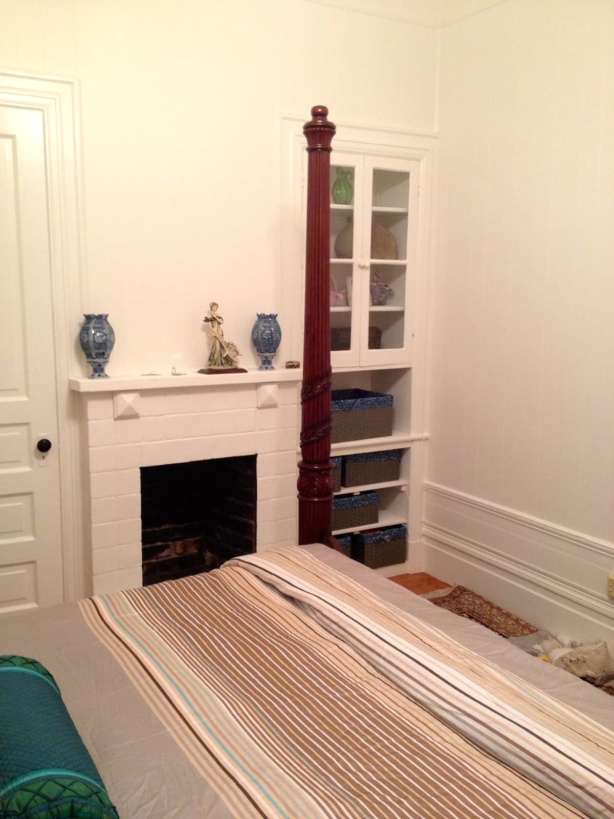 Elegant Victorian in Pacific Heights w/ Garden - Photo 15