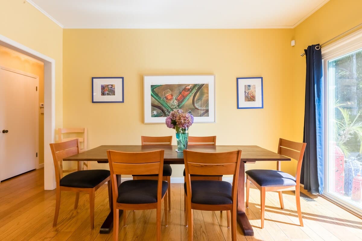 Home in Menlo Park · ★4.91 · 4 bedrooms · 5 beds · 2.5 baths - Image 7