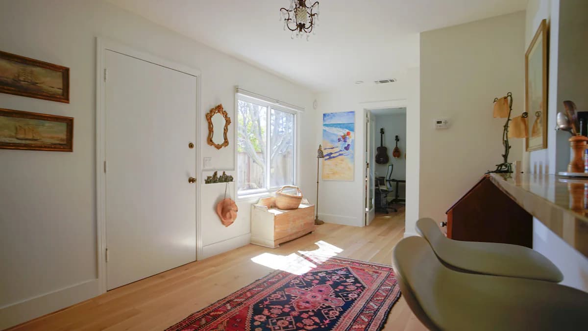 Home in Redwood City · ★4.94 · 2 bedrooms · 2 beds · 2 baths - Image 5