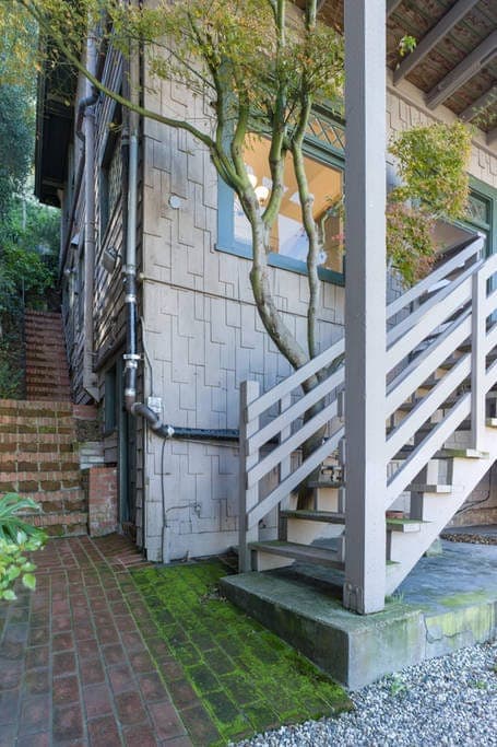 Bay-view Craftsman with City Skyline, 49 Steps Up - Photo 34
