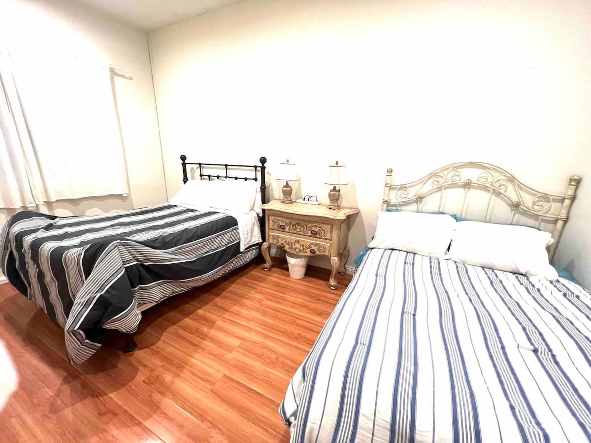Guesthouse in Menlo Park · ★4.85 · 2 bedrooms · 4 beds · 1 bath - Image 21