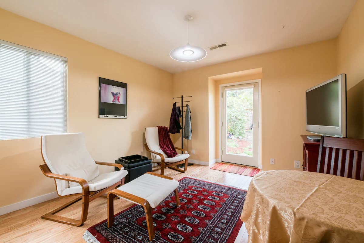 Charming guest unit in picturesque Palo Alto - Image 2