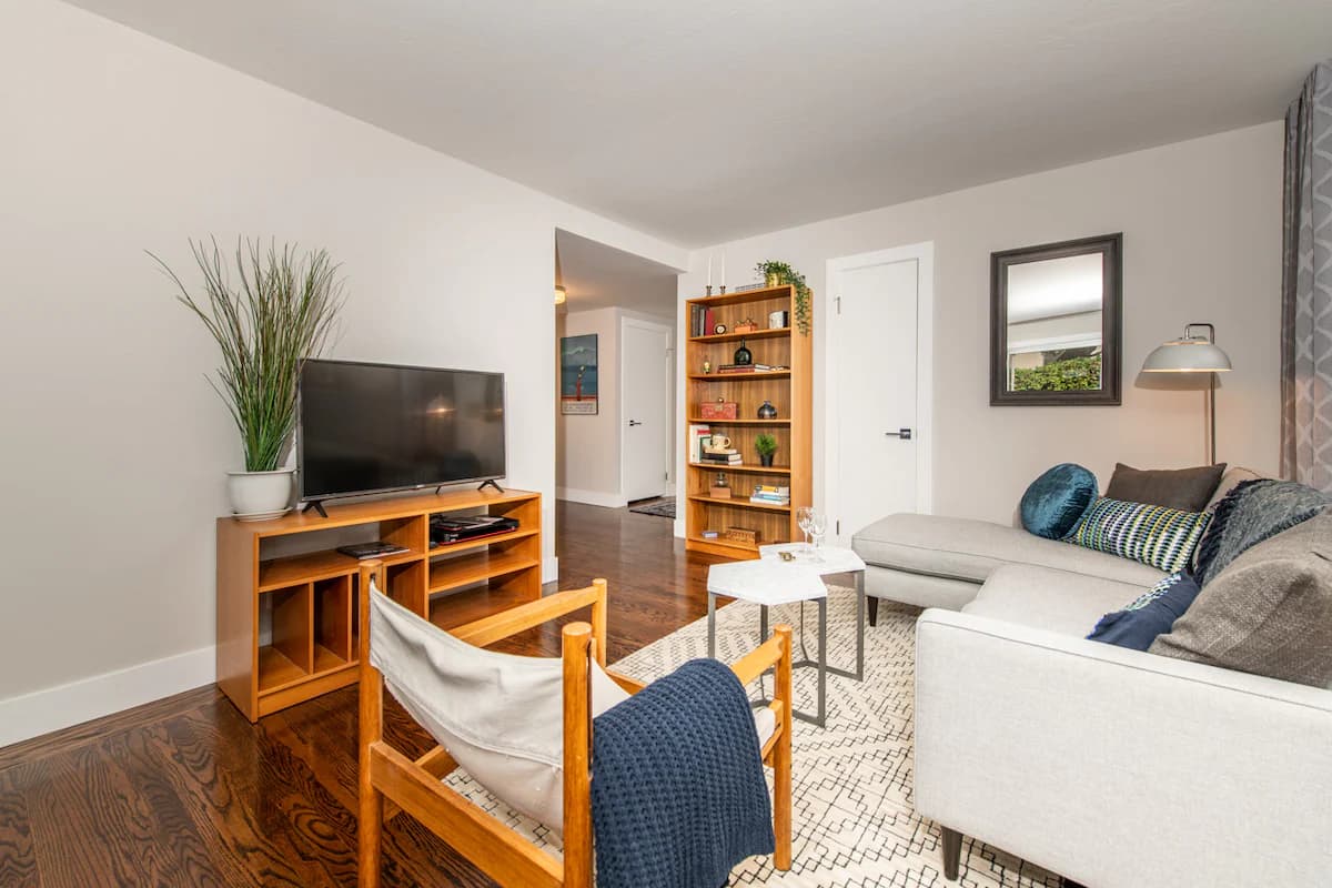 Condo in Palo Alto · ★4.92 · 1 bedroom · 1 bed · 1 bath - Image 2