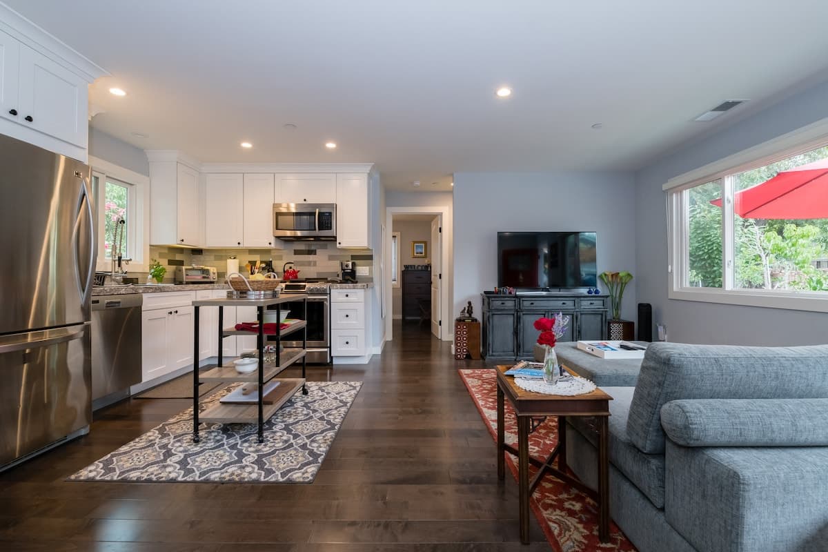 Guesthouse in Menlo Park · ★4.93 · 1 bedroom · 1 bed · 1 bath - Image 15