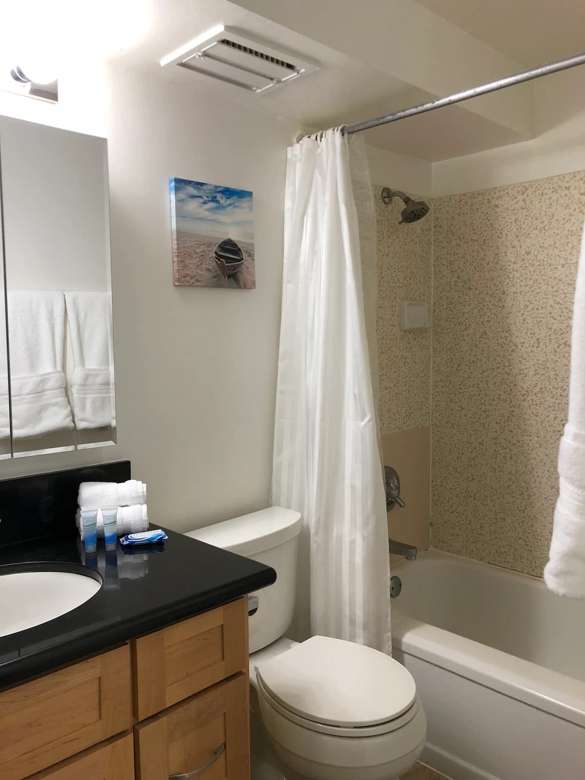 Condo in Honolulu · ★4.86 · Studio · 1 bed · 1 bath - Image 11