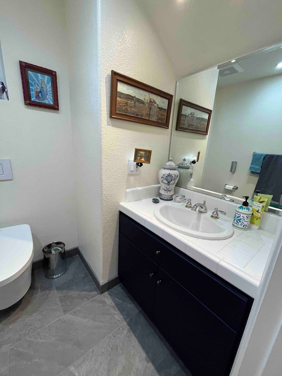 Home in Mountain View · ★4.94 · 2 bedrooms · 2 beds · 2.5 baths - Image 17