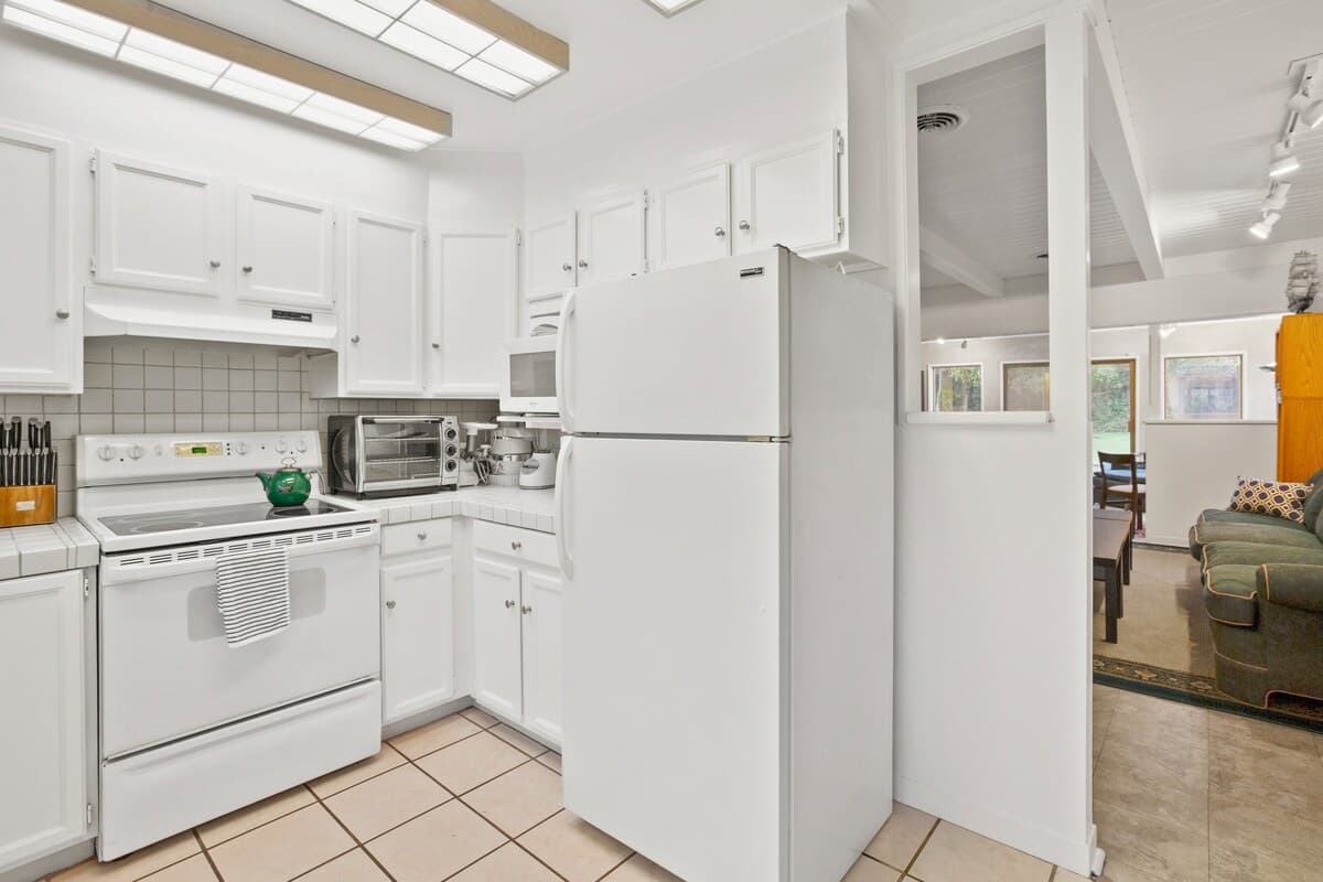 Home in Menlo Park · ★4.67 · 2 bedrooms · 2 beds · 1 bath - Image 9