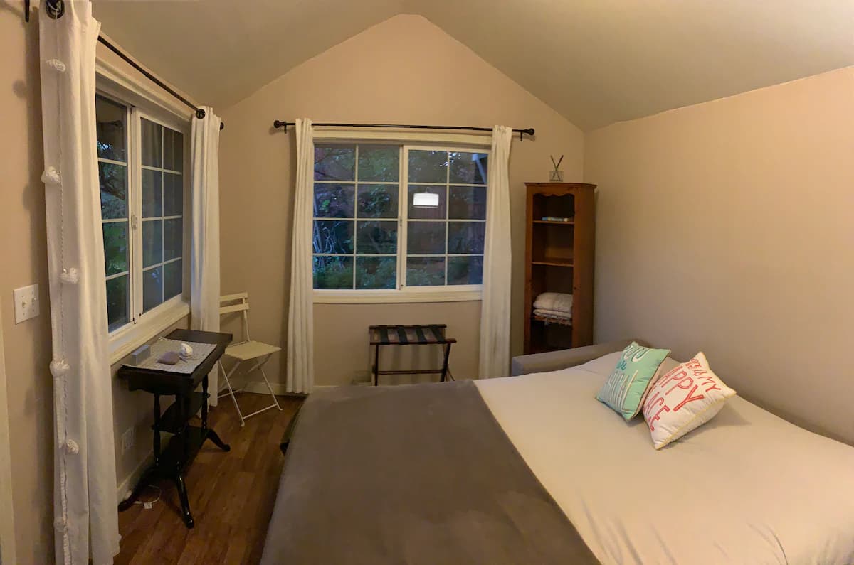 Garden Cottage in Silicon Valley Oasis - Photo 10