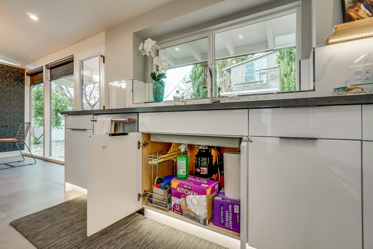 Home in Palo Alto · ★4.96 · 5 bedrooms · 7 beds · 4.5 baths - Image 11