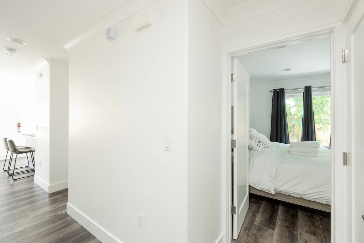 Home in East Palo Alto · ★4.92 · 4 bedrooms · 4 beds · 2 baths - Image 32