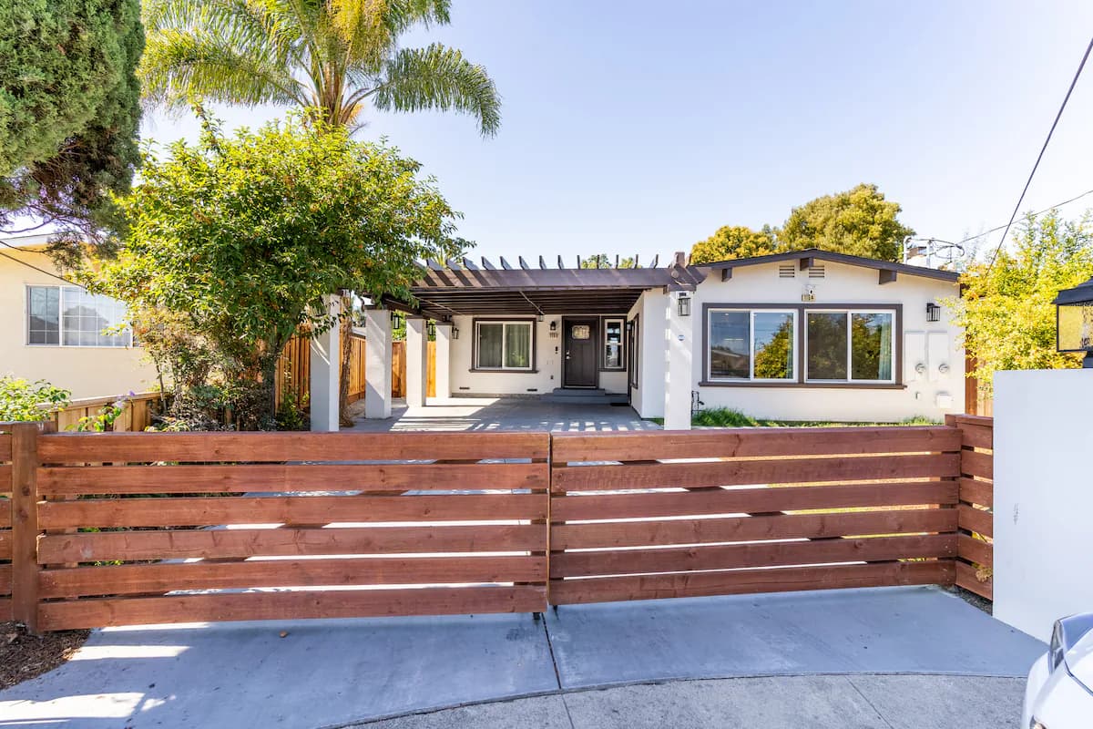Home in East Palo Alto · ★4.86 · Studio · 1 bed · 1 bath - Image 15