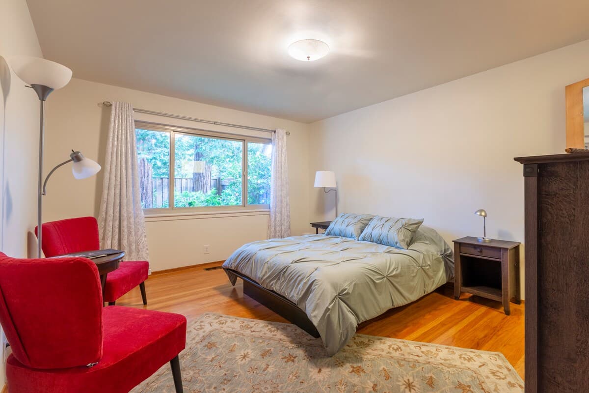 Home in Menlo Park · ★4.77 · 5 bedrooms · 6 beds · 3 baths - Image 17