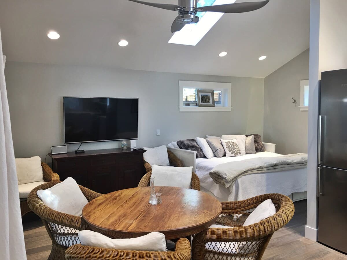 Guesthouse in Mountain View · ★4.94 · Studio · 2 beds · 1 bath - Image 1
