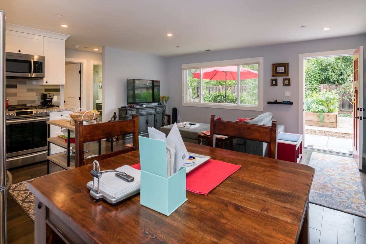 Guesthouse in Menlo Park · ★4.93 · 1 bedroom · 1 bed · 1 bath - Image 23