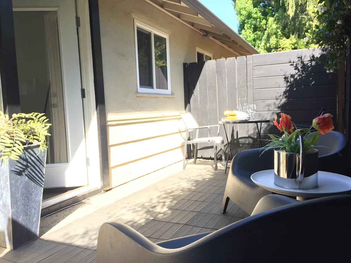 Home in Palo Alto · ★4.88 · 1 bedroom · 1 bed · 1 bath - Image 9