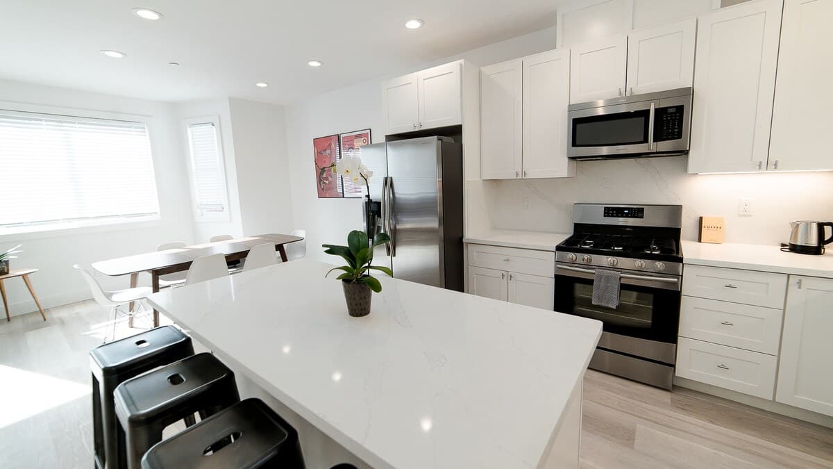 Home in Daly City · ★4.87 · 5 bedrooms · 8 beds · 3 baths - Image 14