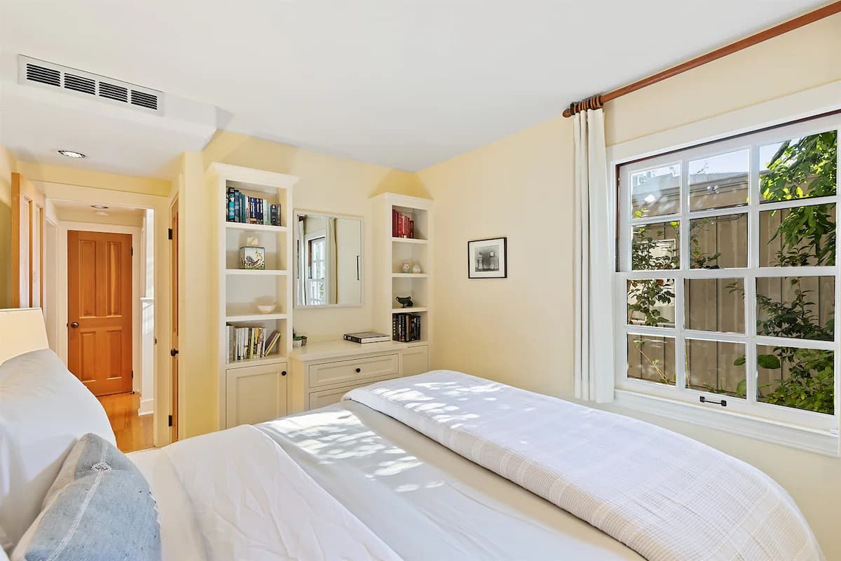 Home in Palo Alto · ★4.74 · 4 bedrooms · 4 beds · 3 baths - Image 21