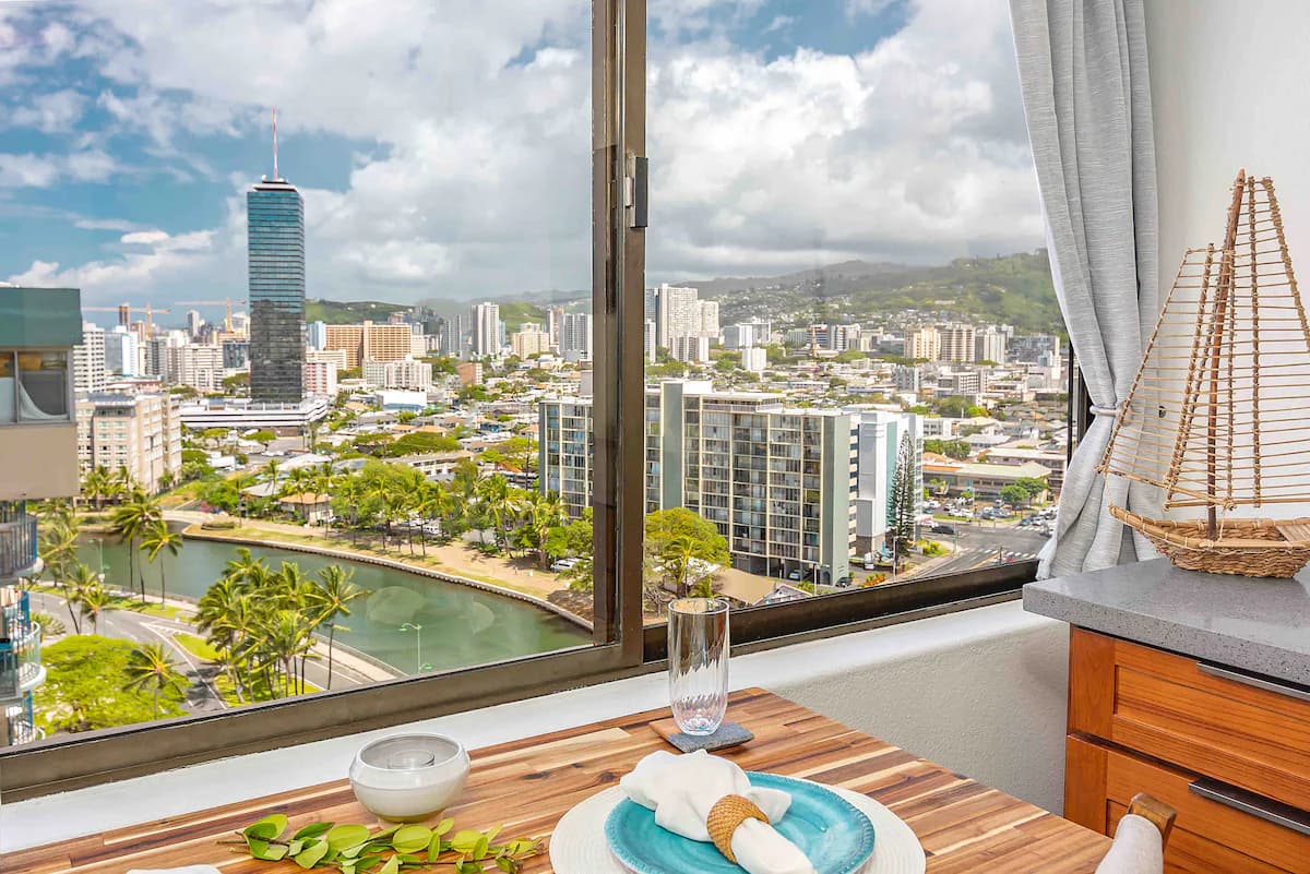 Condo in Honolulu · ★4.72 · Studio · 2 beds · 1 private bath - Image 25