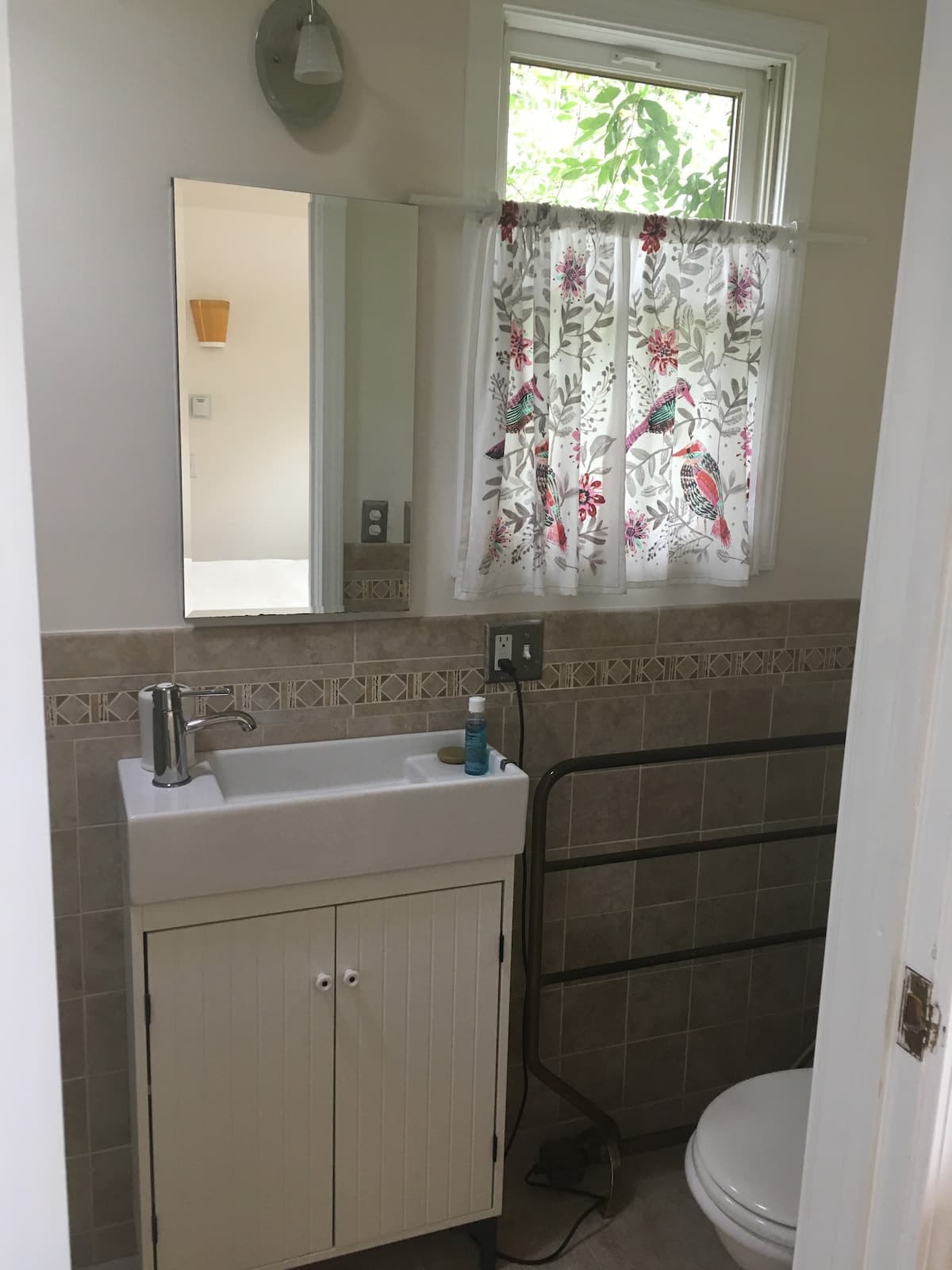 Guesthouse in Palo Alto · ★4.99 · 1 bedroom · 1 bed · 1 bath - Image 9