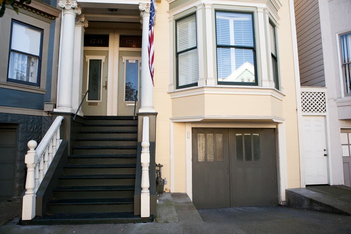 Elegant Victorian Flat in Haight - Photo 20