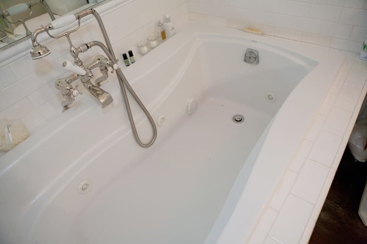 Elegant Victorian Flat in Haight - Photo 15
