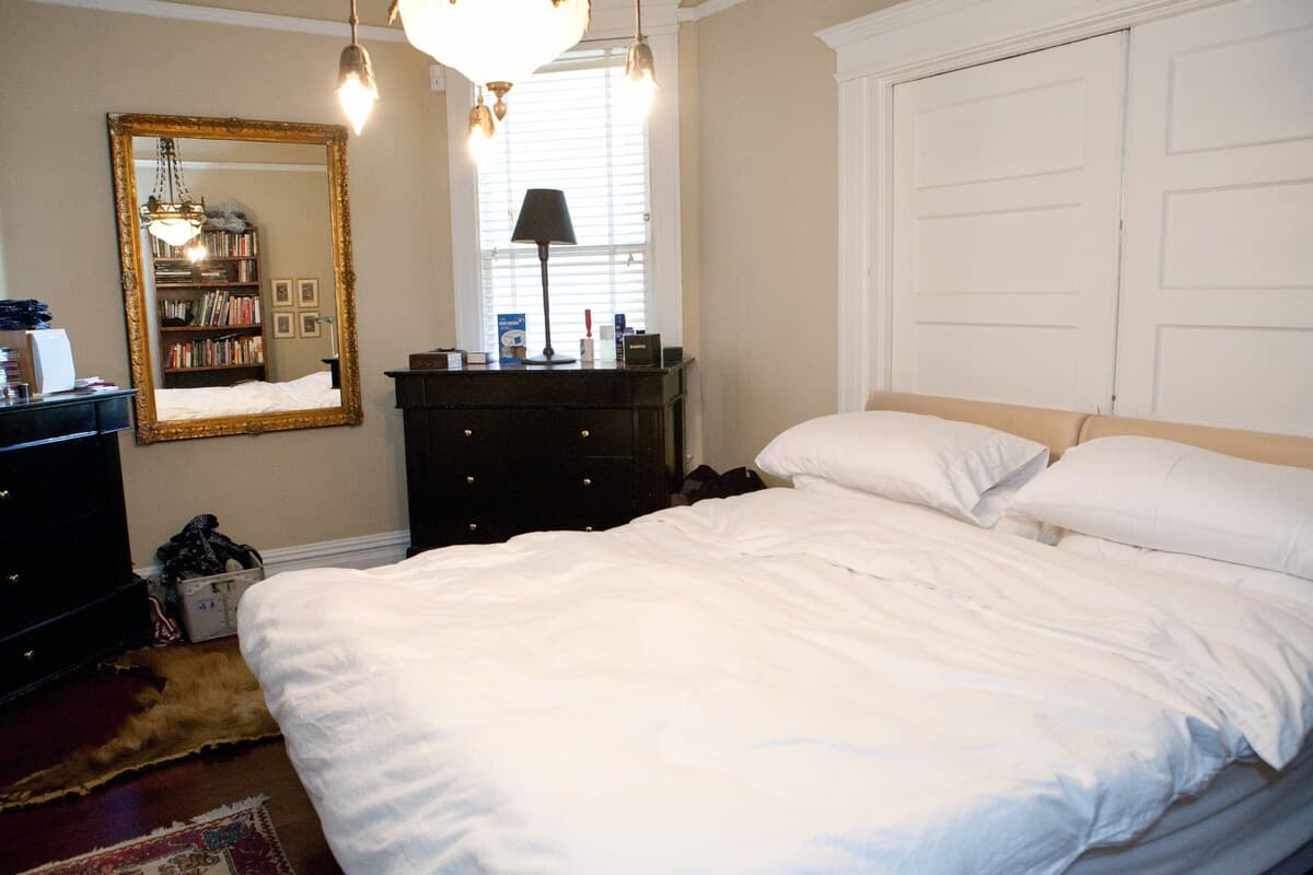 Elegant Victorian Flat in Haight - Photo 11