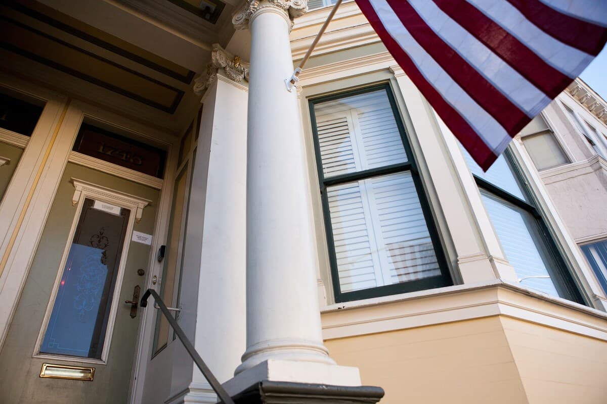 Elegant Victorian Flat in Haight - Photo 19
