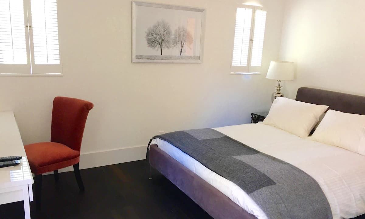 Home in Palo Alto · ★4.88 · 1 bedroom · 1 bed · 1 bath - Image 4