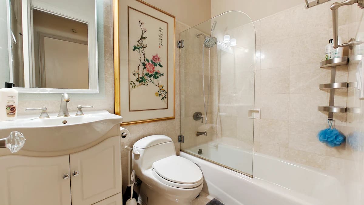 Renovated Outer Richmond Suite Near Beaches - Photo 9
