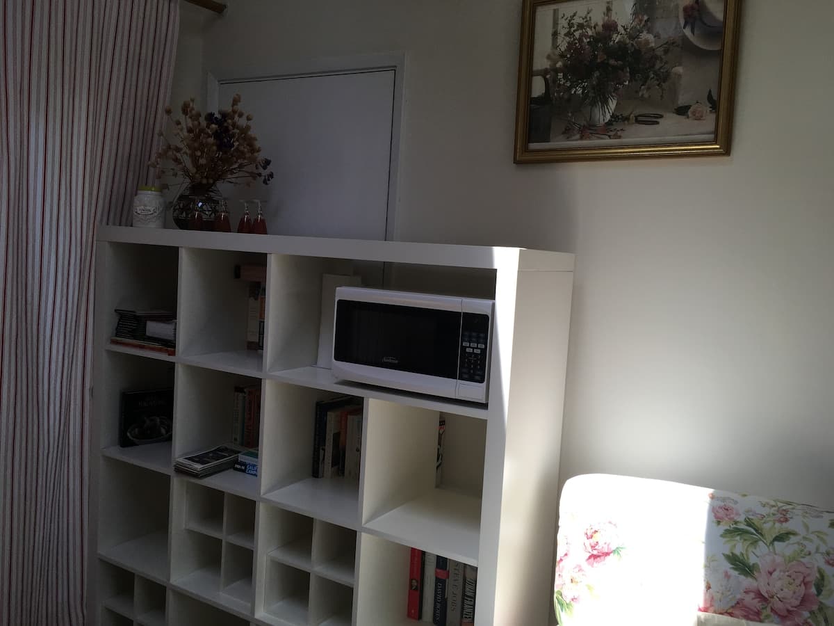 Guesthouse in Palo Alto · ★4.99 · 1 bedroom · 1 bed · 1 bath - Image 6