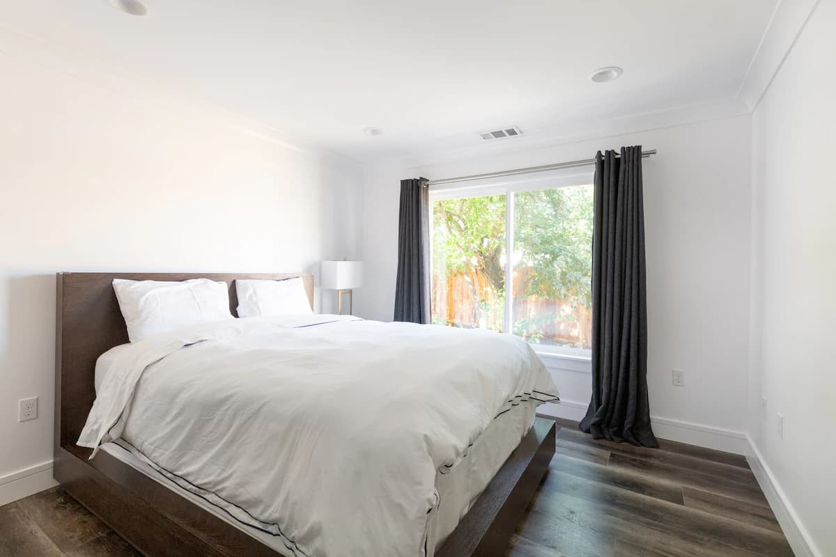 Home in East Palo Alto · ★4.92 · 4 bedrooms · 4 beds · 2 baths - Image 29