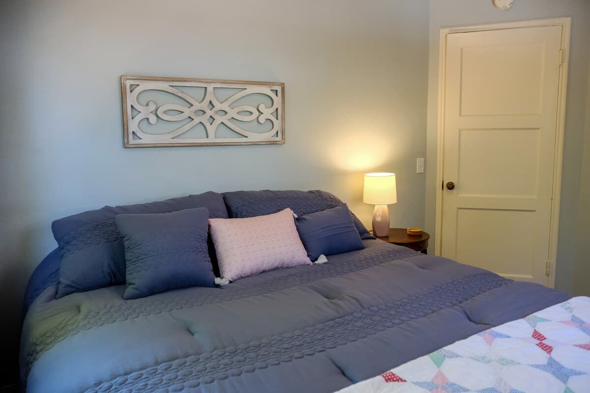 Home in Palo Alto · ★4.93 · 2 bedrooms · 4 beds · 1 bath - Image 11
